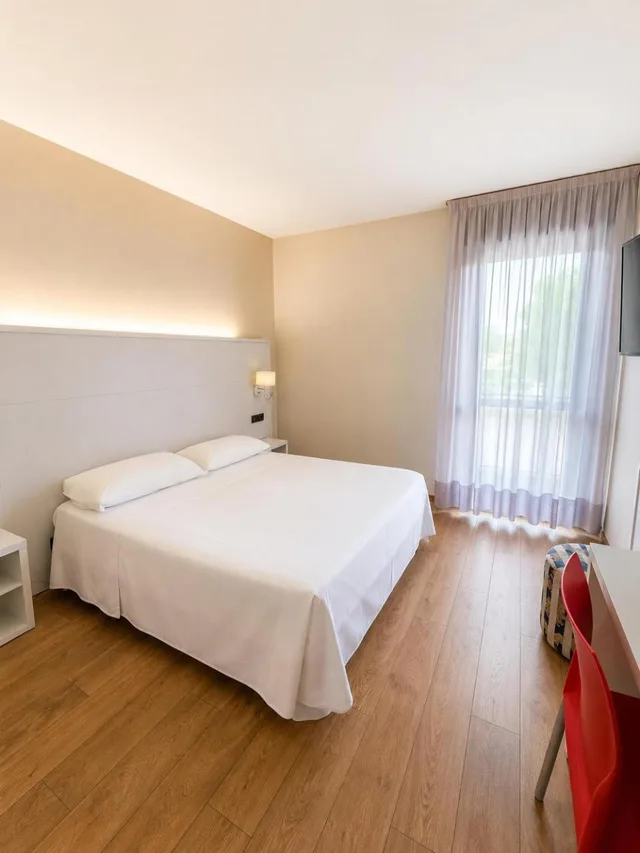 غرفة بسرير مزدوج أو سريرين منفصلين بشرفة، HOTEL PARIGI 2 1/6