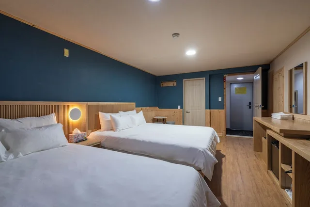 غرفة رباعية بسريرين كوين، New Jeju Hotel 4/9