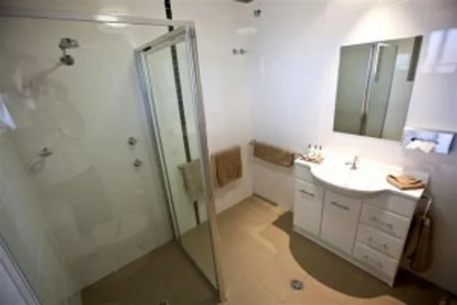 غرفة سوبيريور بسرير كينج، Cattlemans Country Motor Inn & Serviced Apartments 10/10