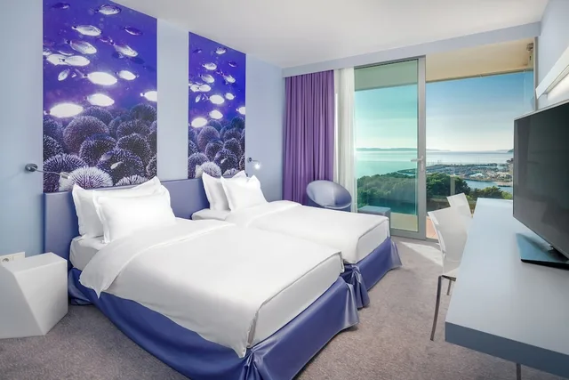غرفة سوبيريور بإطلالة على البحر بشرفة، Radisson Blu Resort & Spa Split 8/10