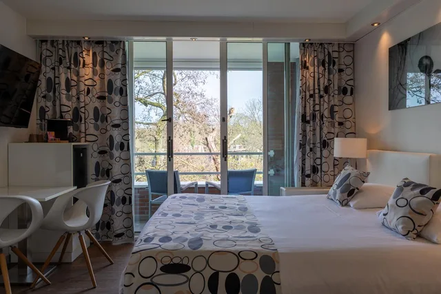 غرفة بسرير مزدوج بإطلالة على البحيرة، Hotel Mitland 5/10