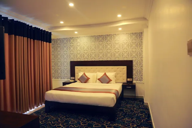 غرفة ديلوكس بسرير مزدوج بإطلالة على البحيرة، Galaxy Grand Hotel 1/2