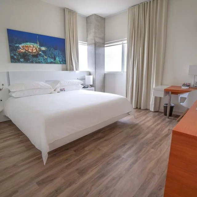 Standard, King Bed, Accessible, Maritime Hotel Fort Lauderdale Cruise Port 3/10