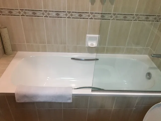 Junior Suite, Double Bed, 2 Bathrooms، Boma Inn Nairobi 3/3