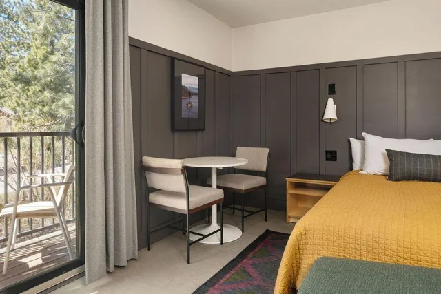 جناح بزنس بسرير كينج، The Coachman Hotel 1/2