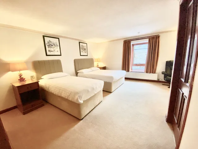 غرفة عائلية بسرير كوين وسرير فردي، The Priory Hotel 5/8