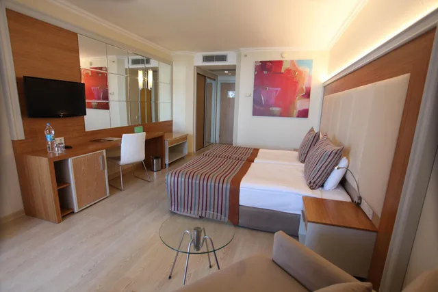 غرفة قياسية بإطلالة جزئية على البحر، Pegasos Resort 6/8