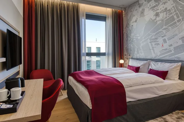 غرفة بزنس بسرير كوين، IntercityHotel Berlin Airport BER Terminal 1+2 1/6