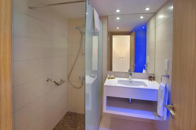 غرفة قياسية بسريرين منفصلين، Nelia Beach Hotel & Spa 1/1