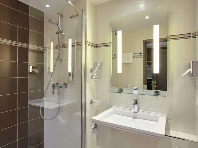 غرفة كلاسيكية بسرير مزدوج وسرير فردي، Mercure Versailles Paris Ouest 9/10