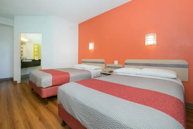 غرفة ديلوكس رباعية بسريرين مزدوجين، Motel6 Brooklyn Center, MN - Minneapolis 3/5