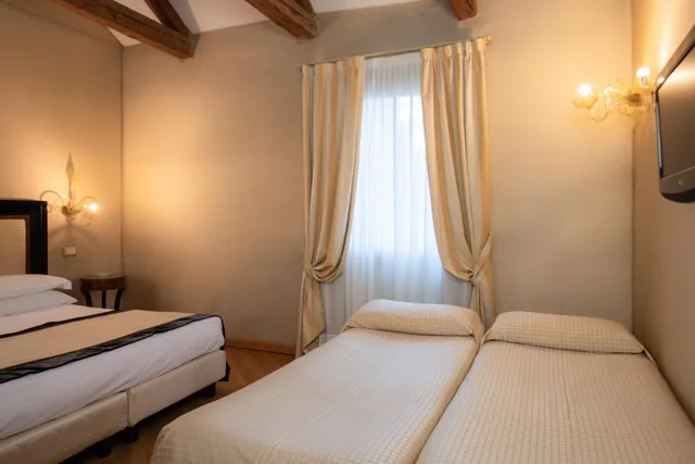 غرفة عائلية مع أريكة، Hotel Paganelli Venice 3/10