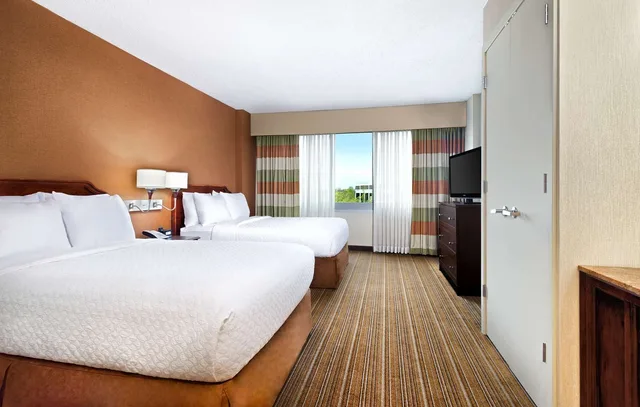 جناح بريميوم بسريرين مزدوجين بغرفة نوم واحدة، Embassy Suites By Hilton Parsippany 1/4
