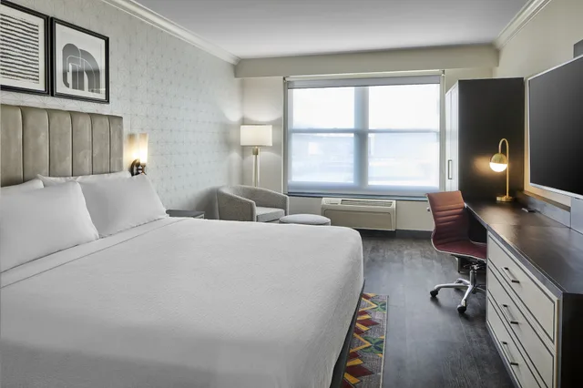 غرفة بريميوم بسرير كينج، Hotel Indigo Cleveland Downtown 1/5