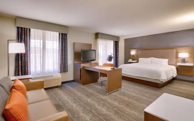 جناح استوديو بسرير كينج بشرفة، Hampton Inn And Suites Show Low Pine Top 1/2