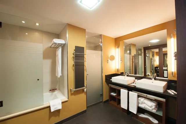 غرفة بثلاثة أسرّة مع سرير إضافي، Sommos Hotel Aneto 4/6