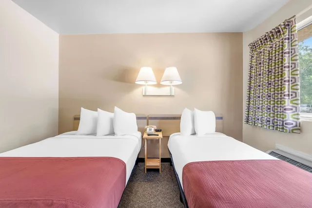 Room, 1 Double and 1 Single Bed, Americas Best Value Inn Lake City 1/8