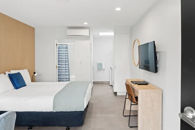 Studio, King Bed, Pacific Motor Inn 1/10