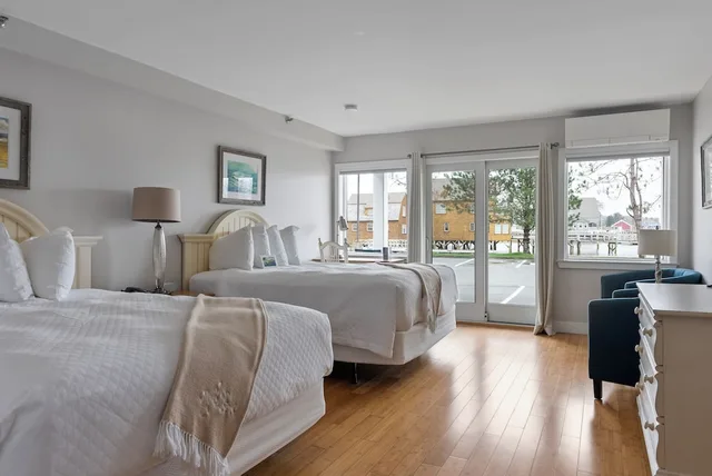 Room, 2 Queen Beds, Port Side, Parking Lot View، Nonantum Resort 1/4
