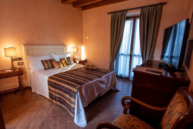 غرفة سوبيريور بسرير مزدوج بغرفة نوم واحدة، Albergo Le Due Corti 1/8