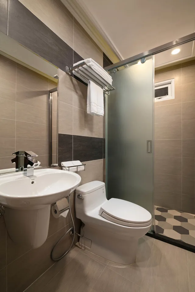 Superior, King Bed, No Window، Champton Hanoi Hotel 5/6