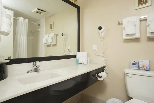 غرفة قياسية بسريرين كوين، Grande Shores Ocean Resort 3/5
