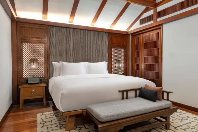 جناح بسرير كينج بغرفة نوم واحدة بمنطقة جلوس، INTERCONTINENTAL LIJIANG ANCIENT TOWN RESORT 3/6
