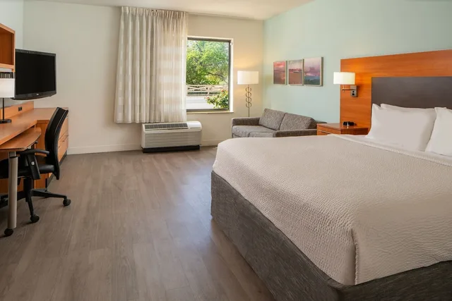 Studio, King Bed, Sofa, Towneplace Suites Vernal 2/6