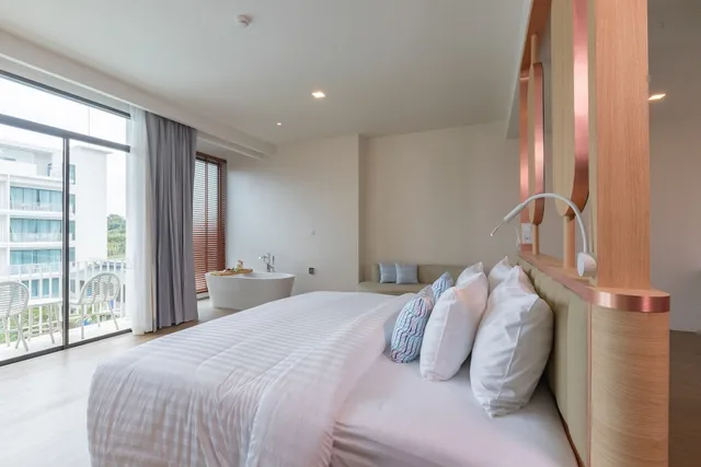 Junior Suite, King Bed, Infinity Aonang Krabi 2/8