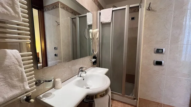 غرفة متصلة، Hotel Master 8/9