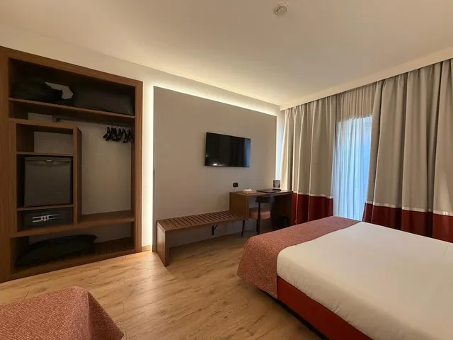 1 Bedroom, Triple, 1 Double and 1 Single Bed, Mokinba Hotel Baviera 1/9