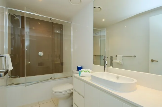 شقة حصرية بسرير كينج، Orchid Residences - HR Surfers Paradise 2/3