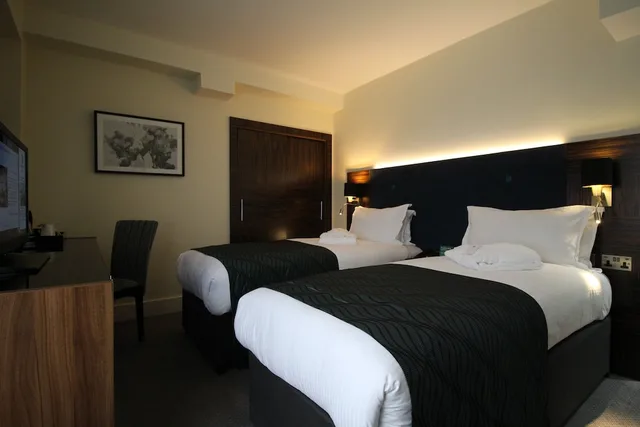 جناح بسريرين منفصلين، Holiday Inn London - Kensington High St. by IHG 1/3