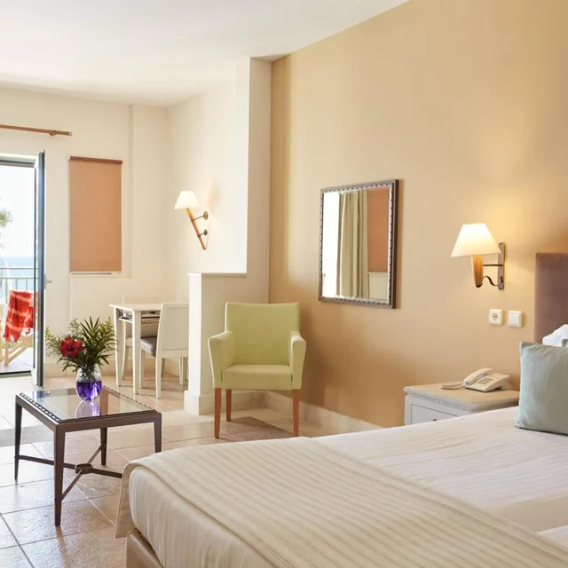 Junior Suite, Sea Front, Pool Access، GRAND BAY BEACH RESORT KOLYMBARI 2/6