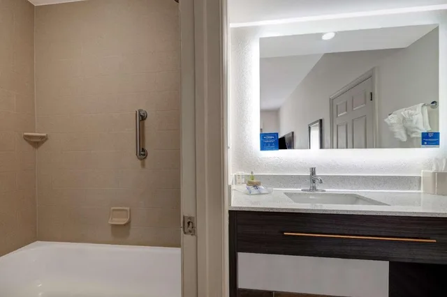 جناح بسرير كينج مع أريكة لذوي الإعاقة، Homewood Suites by Hilton Jackson-Ridgeland 7/9