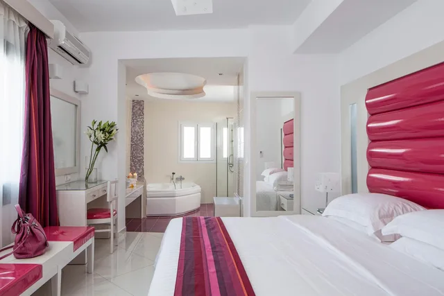 Honeymoon, Suite, Sea View, Outdoor Jetted Tub, Grand Beach 1/9