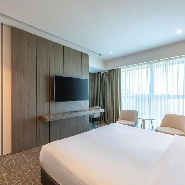 Junior Suite, King Bed, Courtyard By Marriott Al Barsha Dubai 4/8