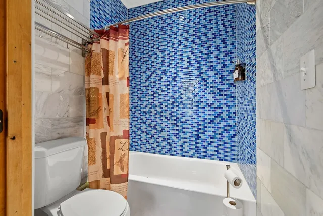 غرفة سوبيريور بسرير كوين بحمام خاص، Qupqugiaq Inn 6/7