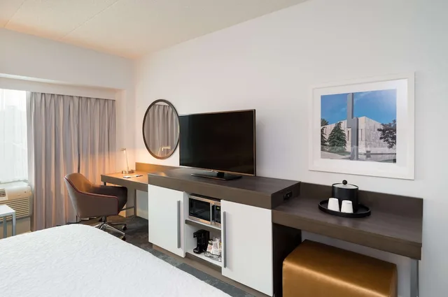 Classic, 2 Queen Beds, Hampton Inn Philadelphia Center City Convention Center 2/3