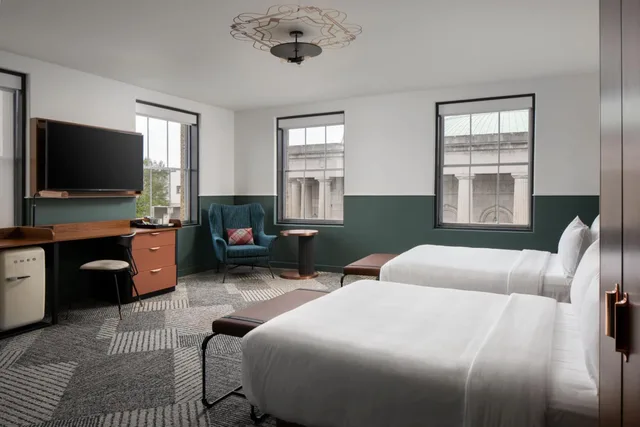 غرفة بسرير كوين لذوي الإعاقة، Hotel Forty Five, Macon, a Tribute Portfolio Hotel 2/10