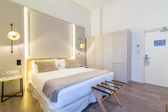 غرفة بسرير مزدوج بشرفة، ICON Roseto by Petit Palace 6/10