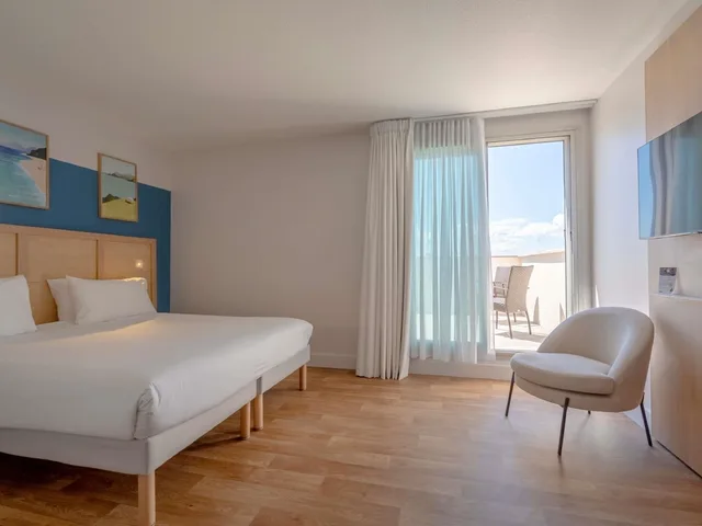 غرفة كومفورت بسرير مزدوج بإطلالة على البحر بشرفة، ibis Styles Biarritz Plage 1/6