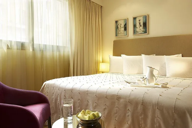 Comfort, King Bed, Atrium View، Daios Luxury Living Hotel 4/10
