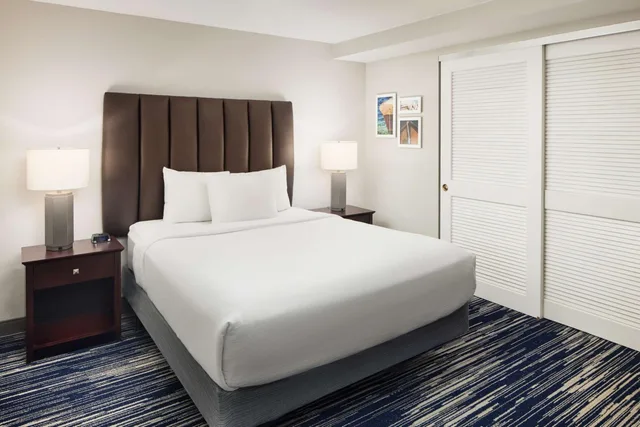 1 Bedroom, Suite, King Bed, Queen Bed, Accessible, Embassy Suites by Hilton West Palm Beach Central 2/5