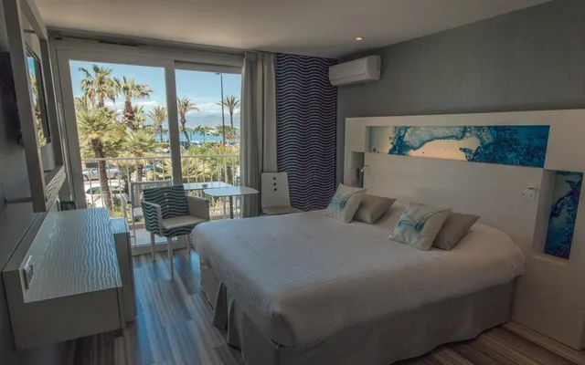 غرفة بسرير مزدوج بإطلالة على البحر، Hotel Josse 3/6