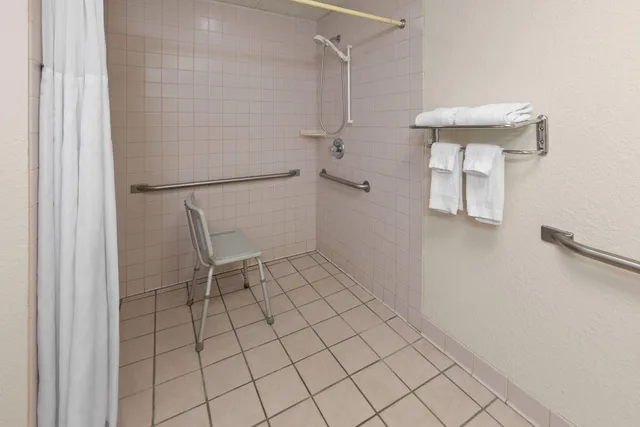 Room, Queen Bed, Exterior View, Accessible, Quality Inn & Suites Grayling, MI 6/7