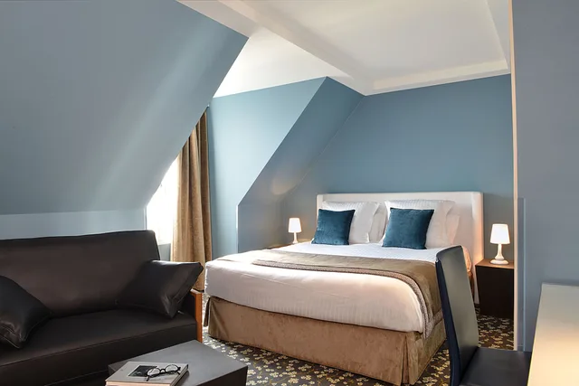 Deluxe, Queen Bed, GRAND HOTEL MALHER 4/4