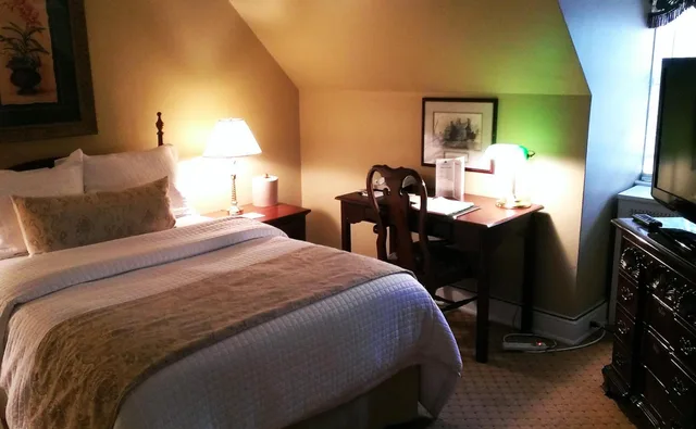 غرفة قياسية بسرير كوين، Nassau Inn 1/2