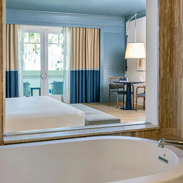 Room, King Bed, Pool View, Balcony, The Seagate Hotel Spa 3/5