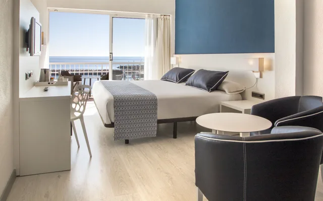غرفة سوبيريور بإطلالة على البحر مفردة بسريرين منفصلين، Catalonia del Mar - Adults Only 4/7